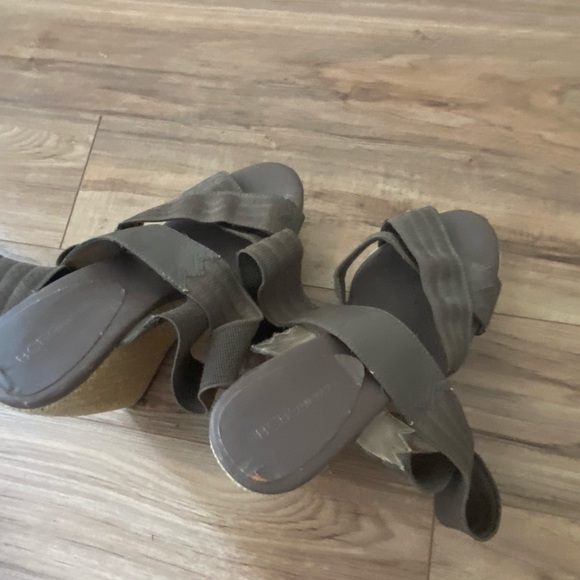 BCBG Platform Sandal Heels - Picture 4 of 7